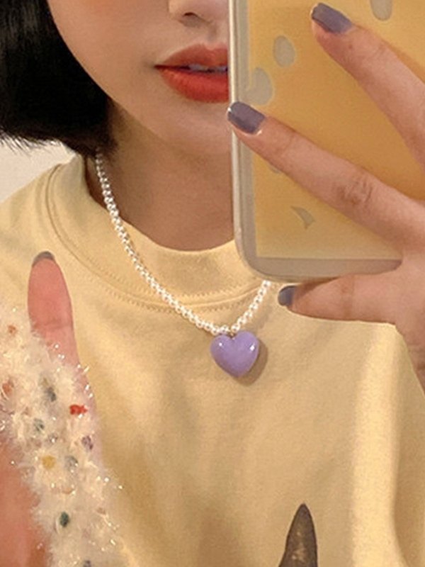 Collar de perlas de imitación con dije de corazón de acrílico-2